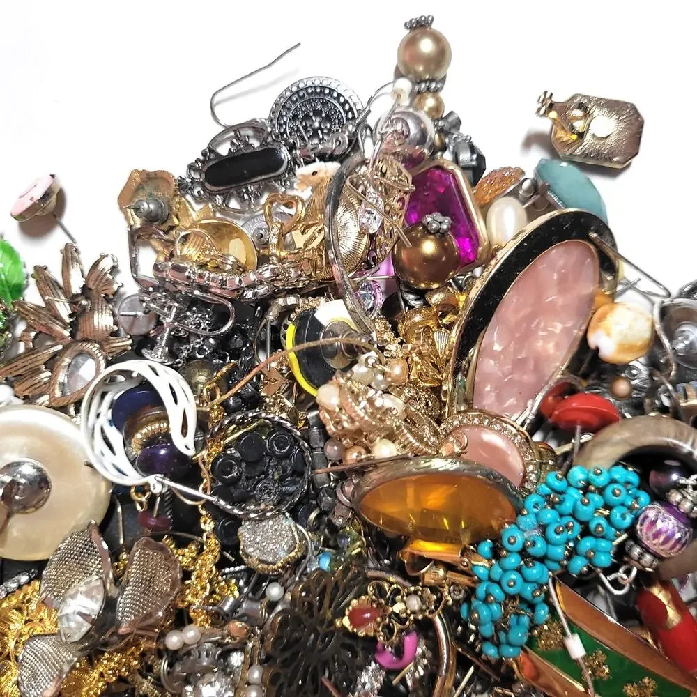 1 lb 3 oz Single Earrings Lot Craft Junk Broken Jewelry Lot Vintage Modern